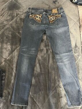 L.A. idol Skinny Jeans in Blue with Leopard Pocket Detail